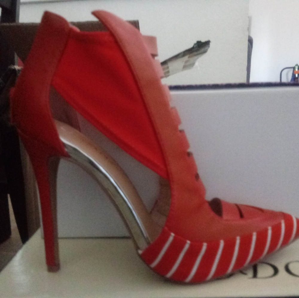 Red 4" Heels - Picture 3 of 3